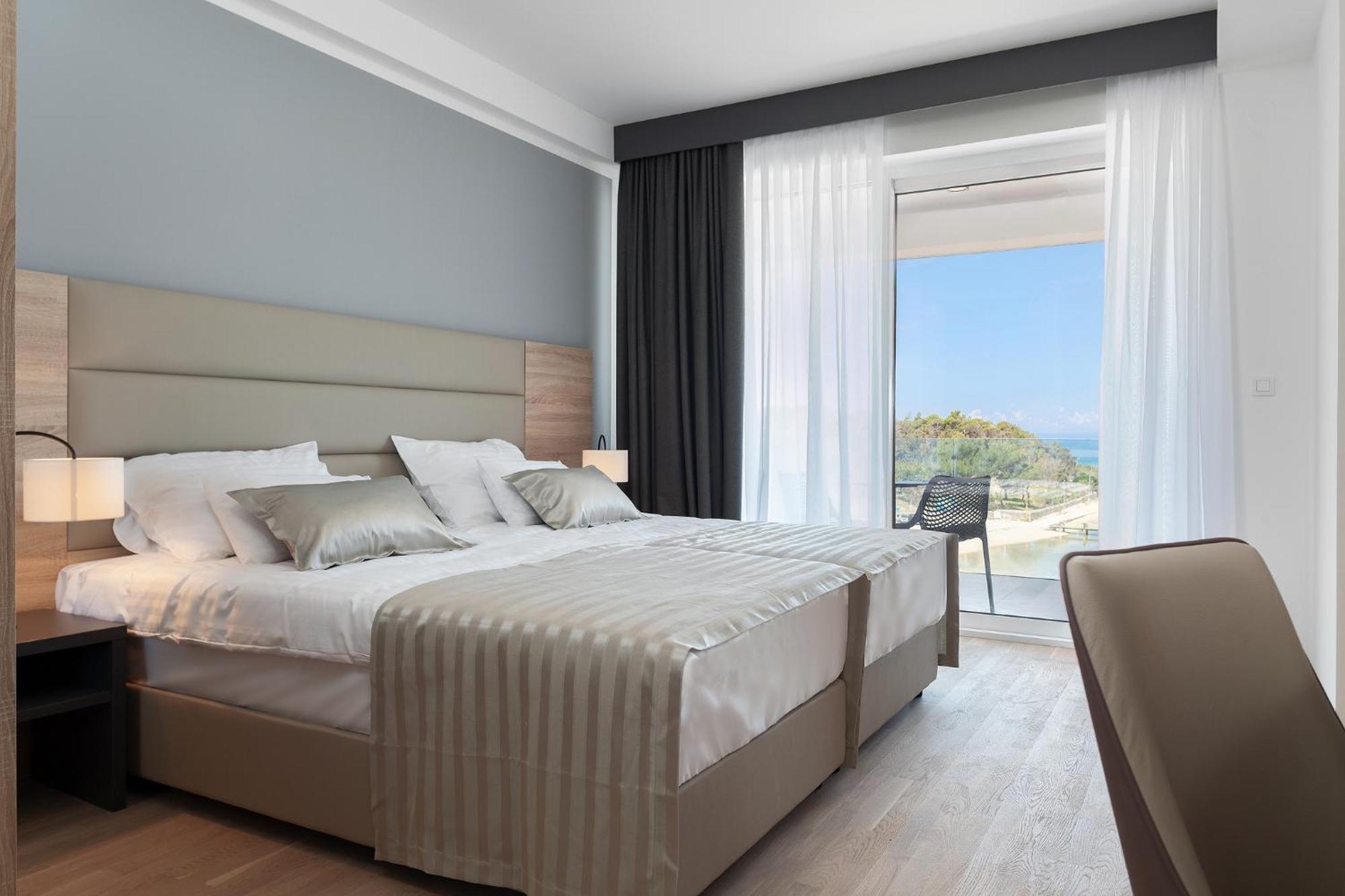 Kaneo Beach Hotel Новаля Екстер'єр фото