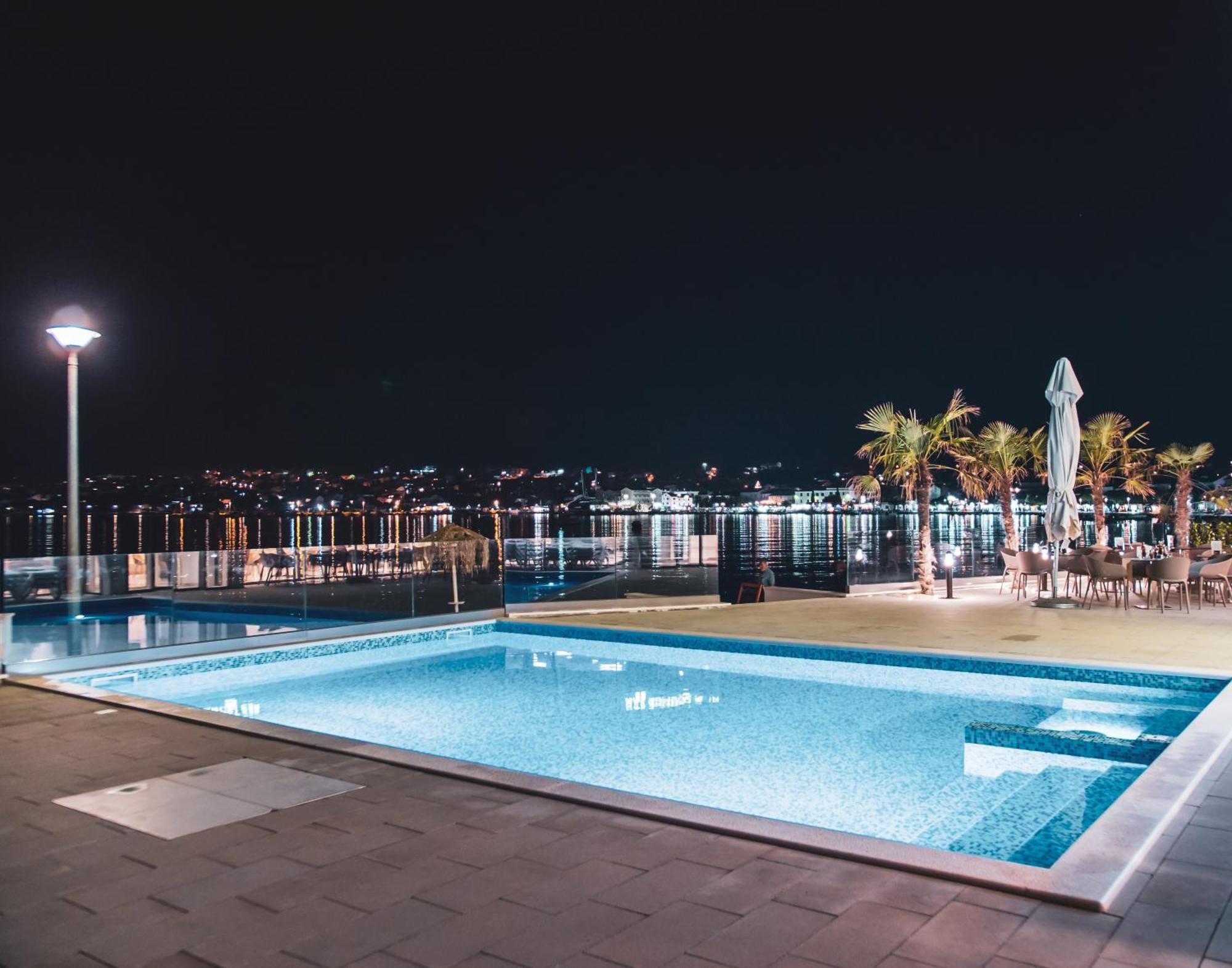 Kaneo Beach Hotel Новаля Екстер'єр фото