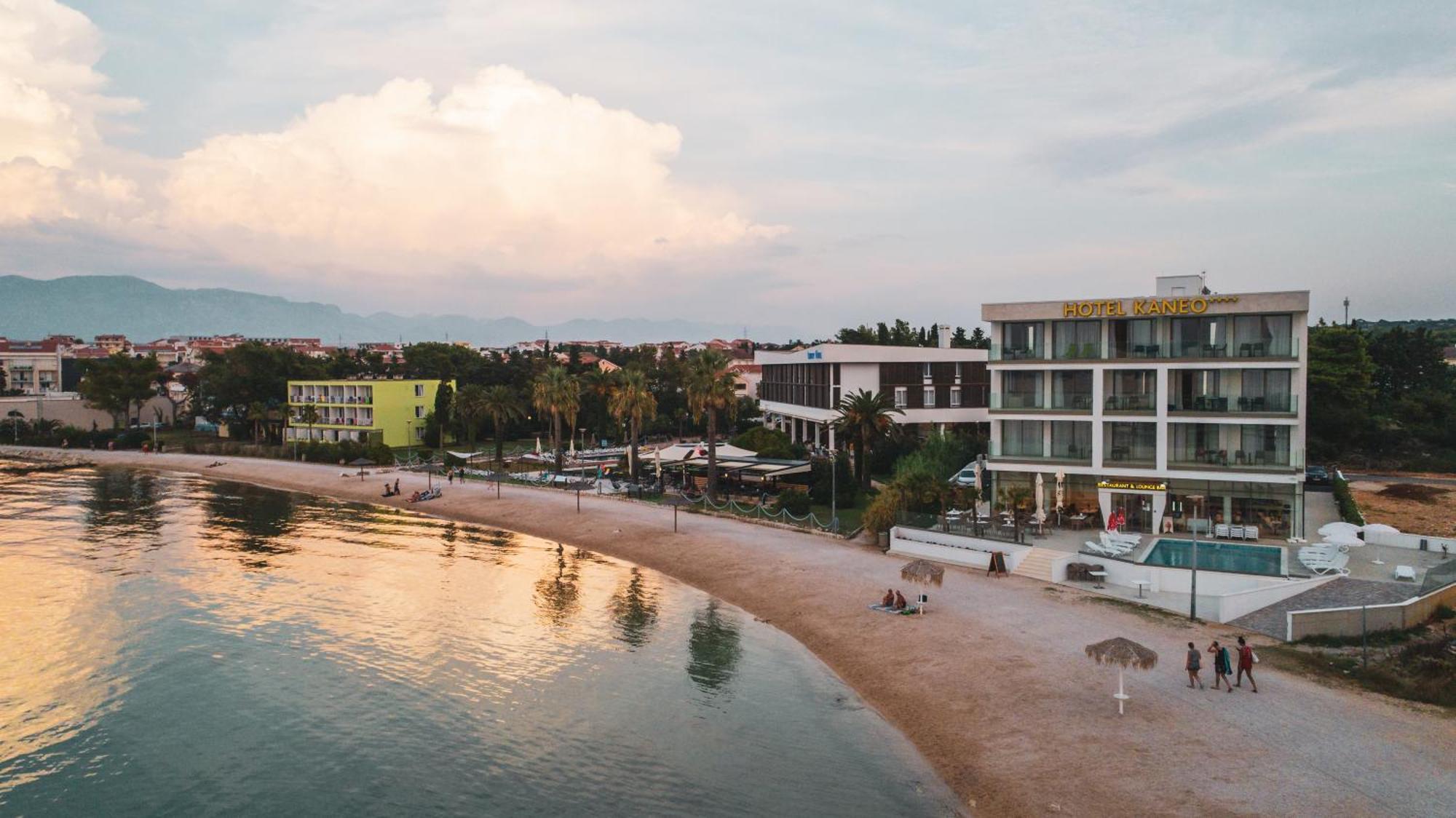 Kaneo Beach Hotel Новаля Екстер'єр фото