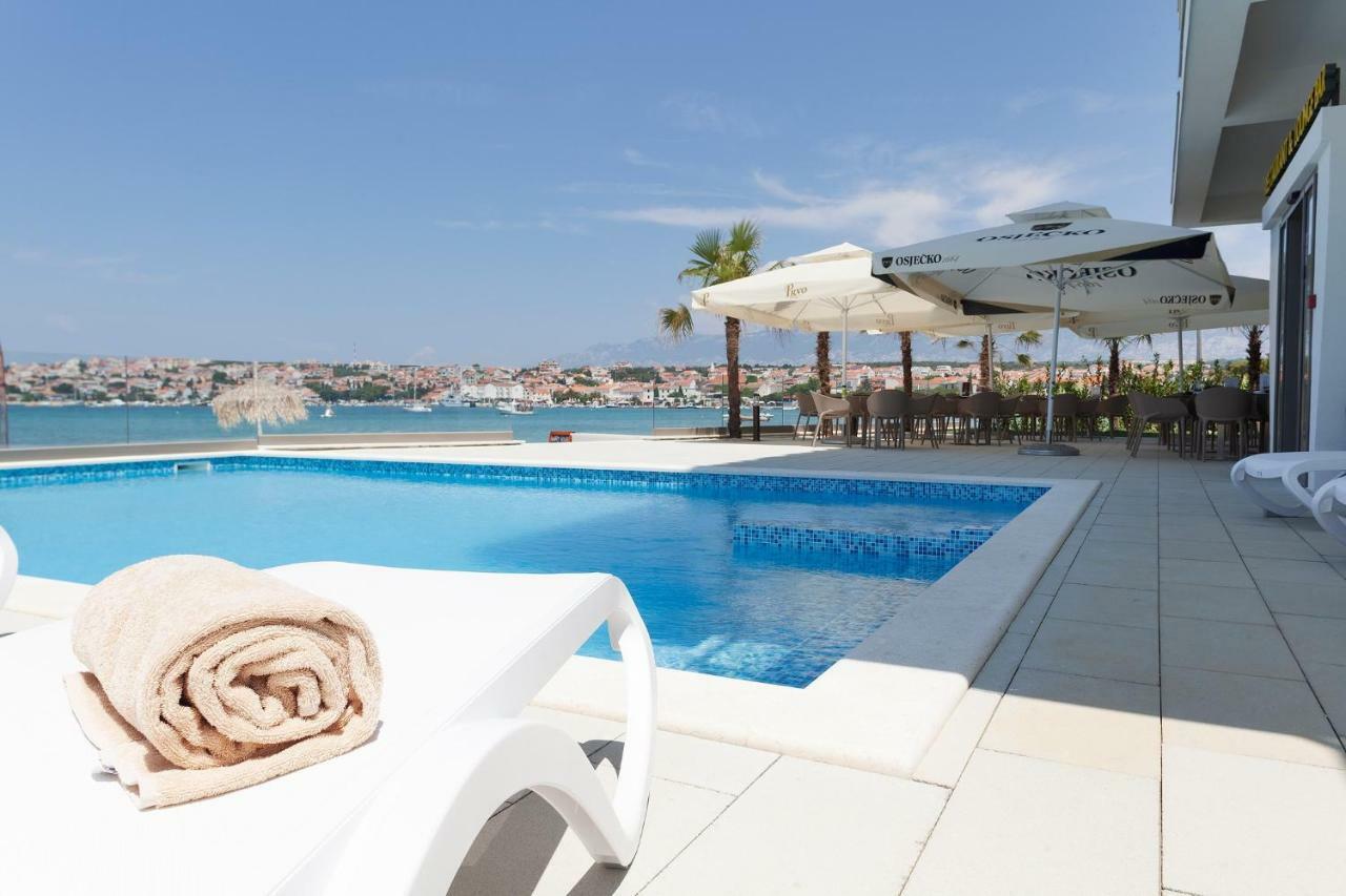 Kaneo Beach Hotel Новаля Екстер'єр фото
